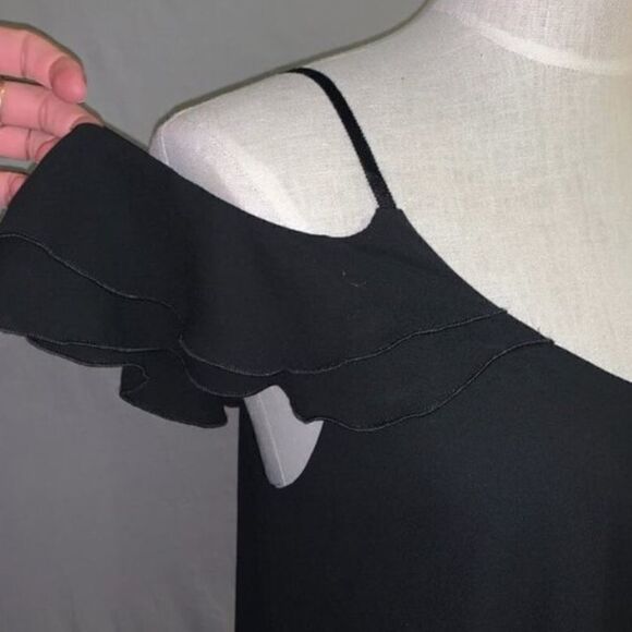 🎄Lisa & Lucy Ruffle Sleeve Cold Shoulder Blouse - Picture 3 of 9